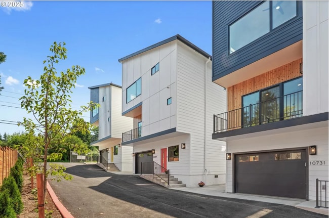 Building Photo - 3 Brand New Modern Urban 4 Bedroom 3 1/2 Bath Homes with Designer Finishes and Air Conditioning A...