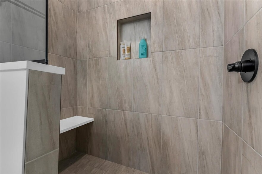 Building Photo - 7536 Churchill St