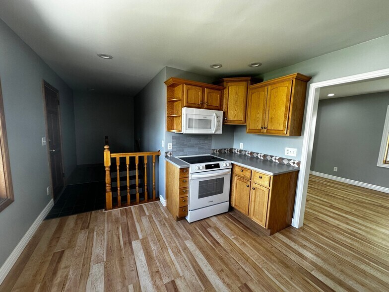 Building Photo - 2019 E Lambourne Ave