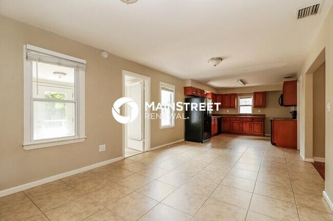 Building Photo - 2 Bedroom Pet-Friendly Home in Clearwater, FL with Main Street Renewal