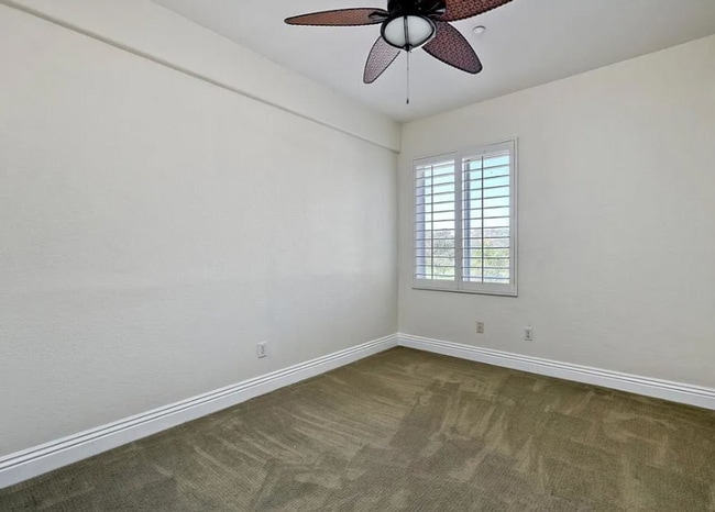 Building Photo - Three Story Townhome Overlooking Singing H...