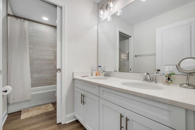 Building Photo - 458 Grand Oaks Rd