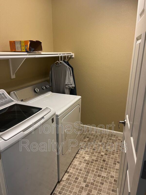 Building Photo - 3658 Claycomb Ln