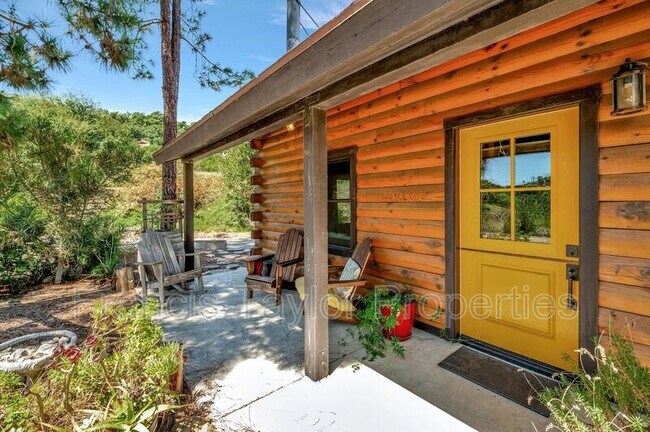 Building Photo - 2689 Daisy Ln