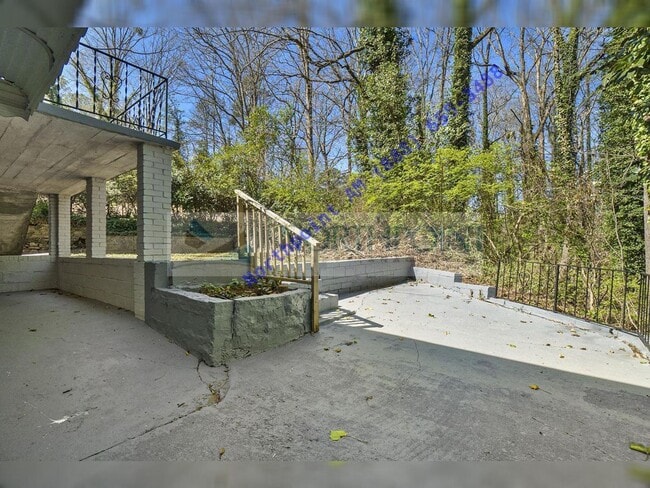 Building Photo - BR/2.5BA SFR with finished basement and back deck in NW Atlanta