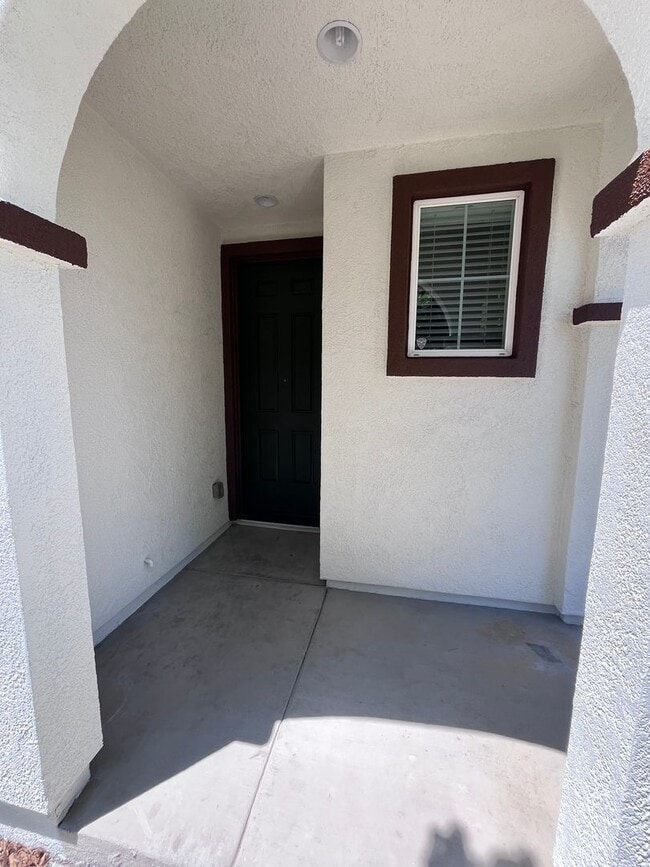 Building Photo - BEAUTIFUL UPDATED HOME IN WEST ROSEVILLE!!