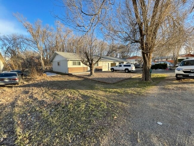 Building Photo - Redlands 3 bed 1.5 bath with yard