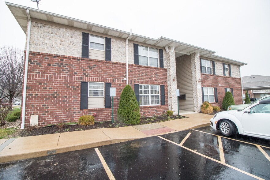 Unit on 2nd floor - 406 S Church St