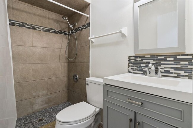 Building Photo - 1336 Fairway Dr