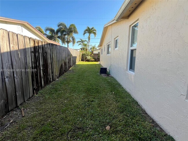 Building Photo - 9200 SW 54th St