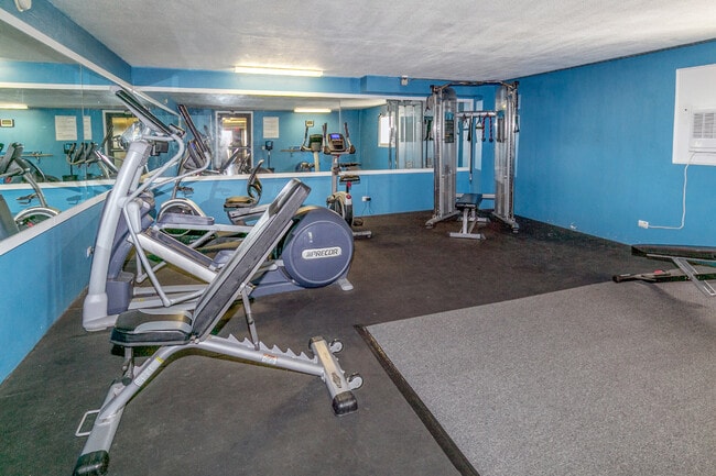 Building Photo - 2211 Ala Wai Blvd
