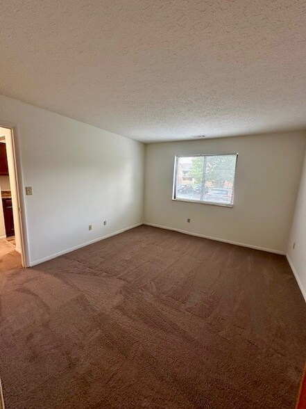 Building Photo - 2205 Hedgerow Road