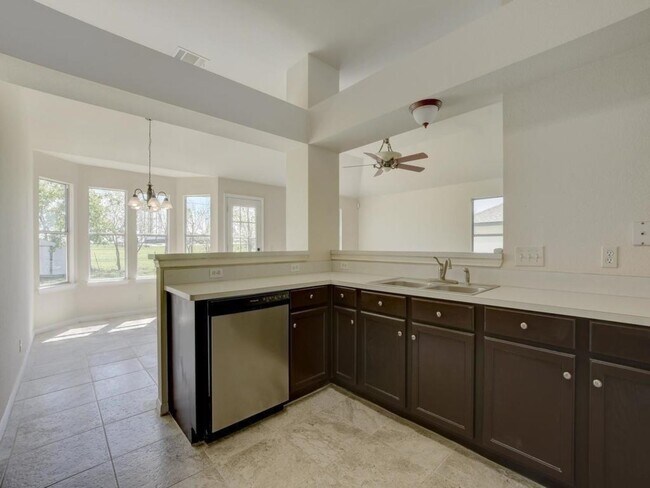 Building Photo - 114 Dana Dr