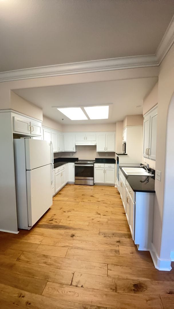 Building Photo - Two Bedroom Condo in the Exclusive Mountain Meadows Community!