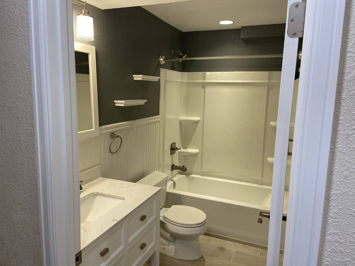 Building Photo - 13648 Parkview Pl