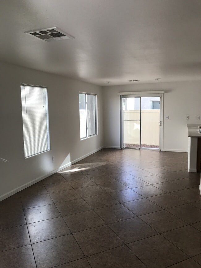 Building Photo - 3 bedroom home with granite tops and tile floors $1500.00/month