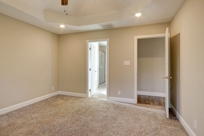 Building Photo - Pet Friendly Four Bedroom with Basement!