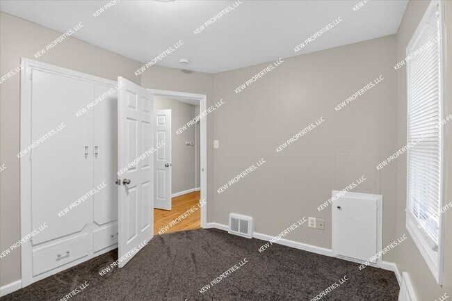 Building Photo - Lovely 3-Bedroom, 1.5-Bathroom Brick Bungalow for Rent in Redford Twp.!