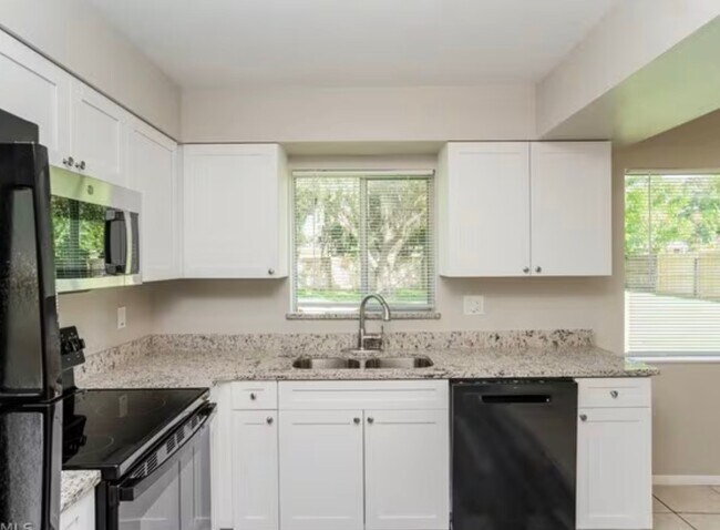 Building Photo - 1532 Pulaski St