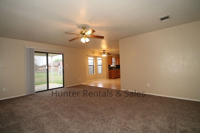 Building Photo - 4604 Fieldcrest Dr