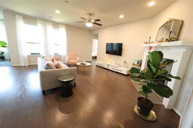 Building Photo - 2334 Falcon Brook Dr