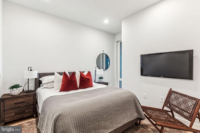 Building Photo - 6910 Ridge Ave