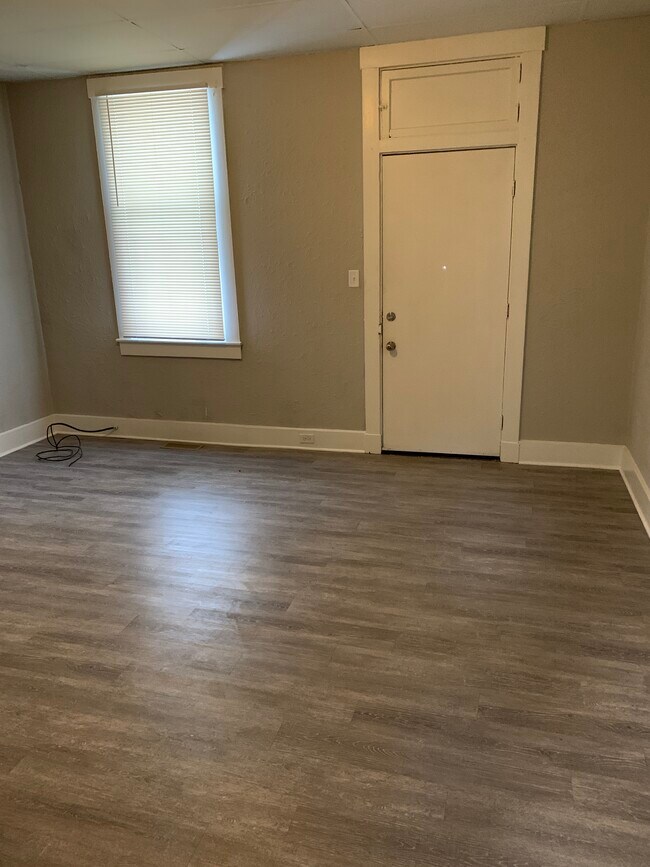 Front room - 4142 Chambers St