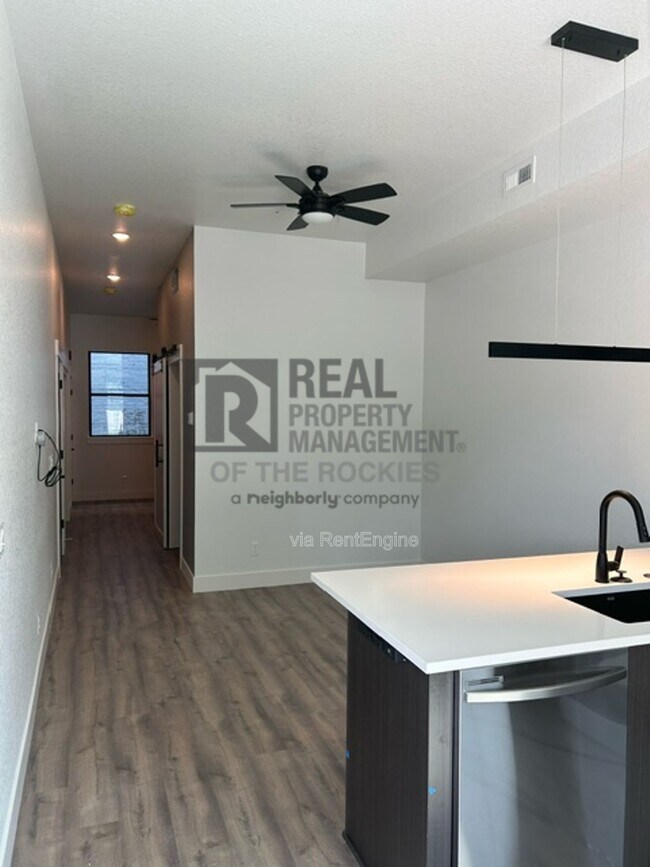 Building Photo - 400 N Garfield Ave