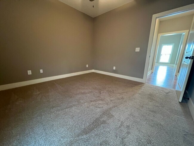 Building Photo - Beautiful Brick Home in Mimms Trail