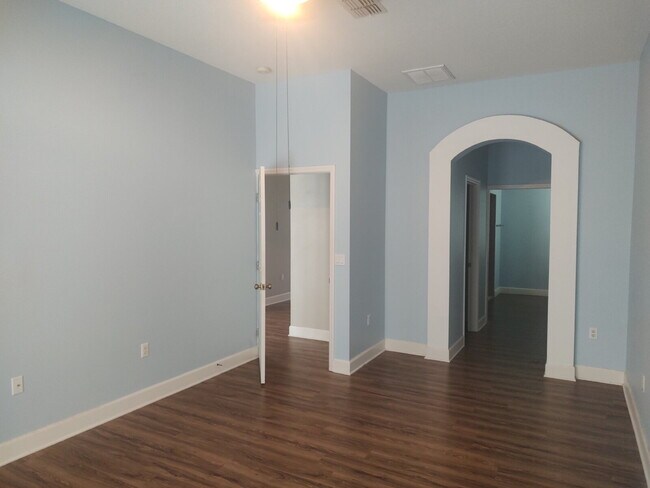 Building Photo - "Spacious 4-Bedroom with 3 Full Baths - 2,...