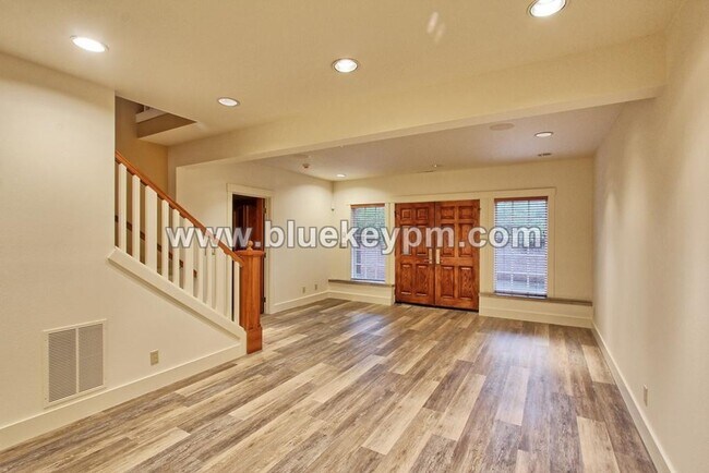 Building Photo - 3 Bed, 2 Bath, 1 Acre Home in Ridgefield, WA