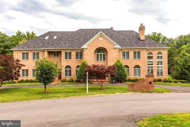 Building Photo - 914 Helga Pl