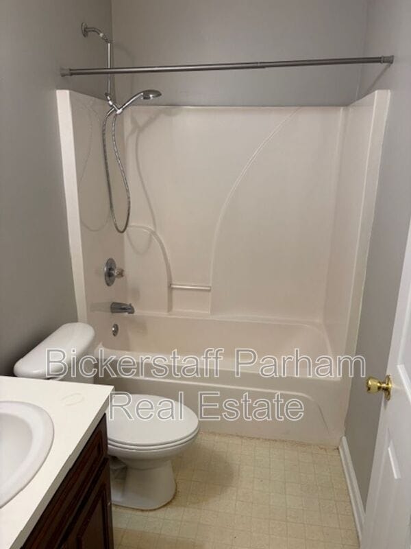 Building Photo - 9146 Garrett Lake Dr