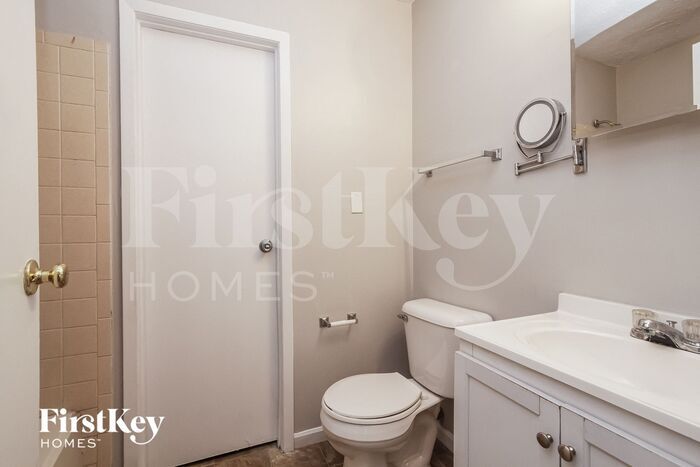 Building Photo - 5639 Dry Den Dr