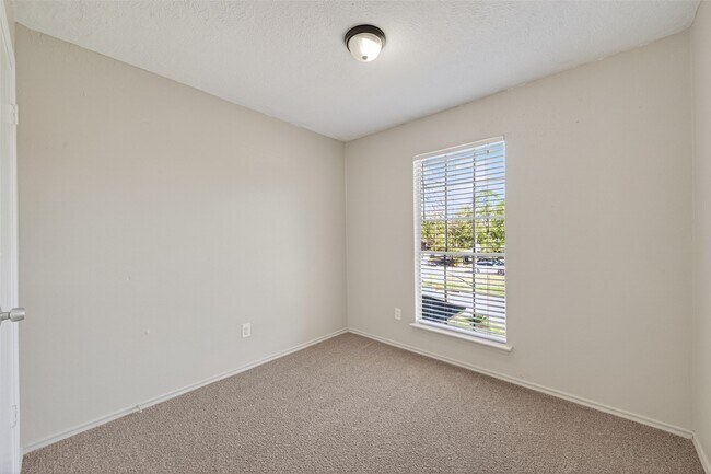 Building Photo - 3479 Rockrill Dr