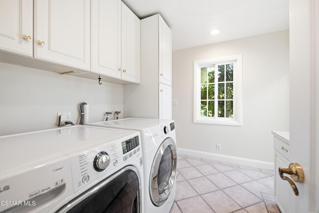 Building Photo - 5718 Ostin Ave