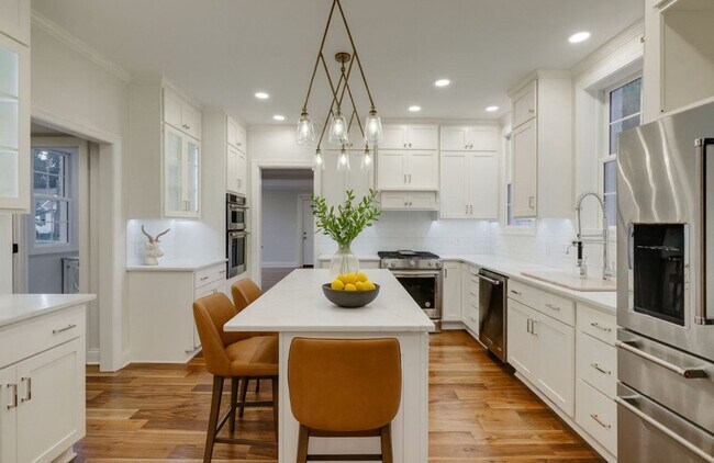 Building Photo - Spacious 5-Bedroom Home with Luxury Finish...