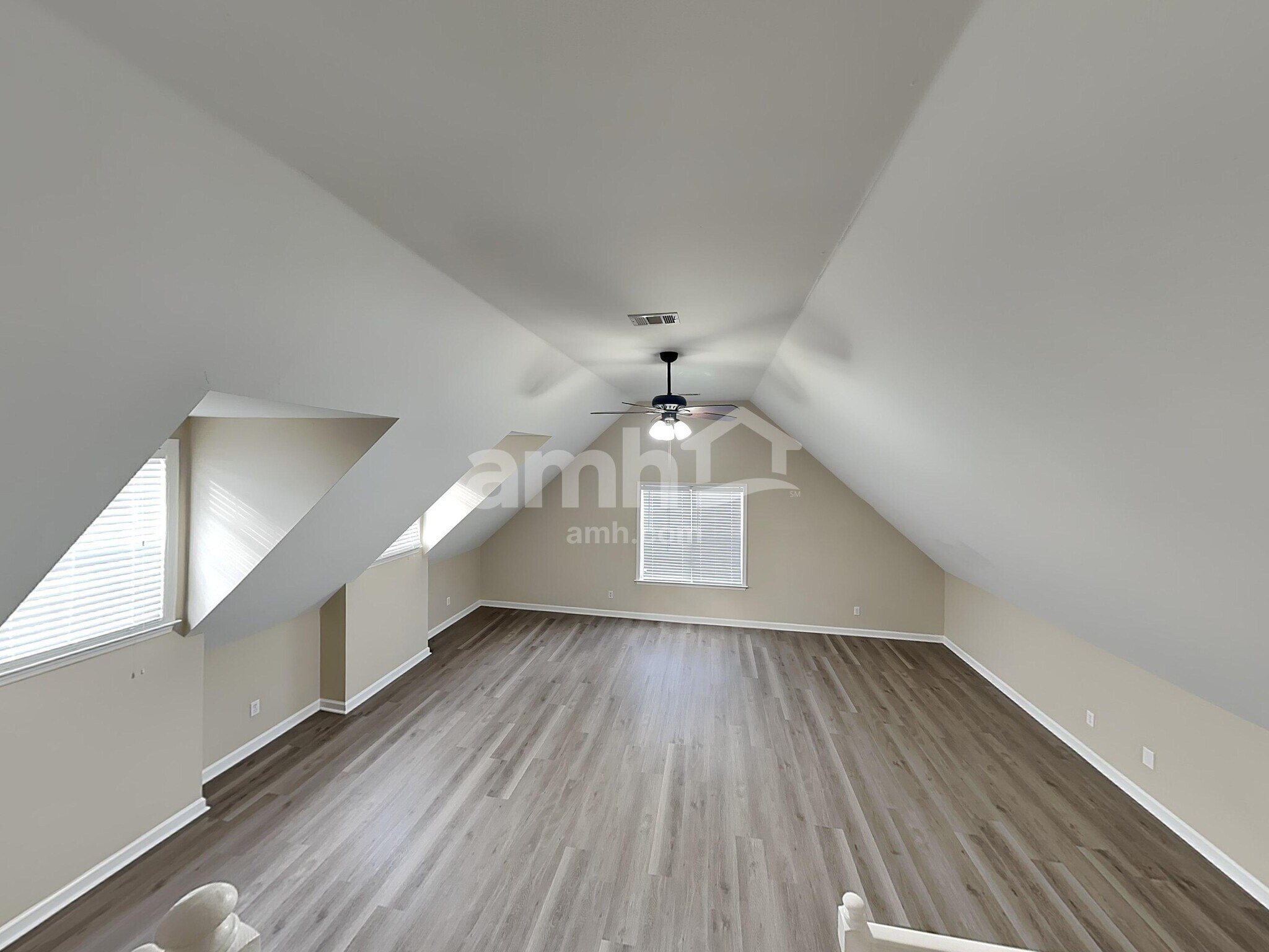 Building Photo - 2702 Camden Ct