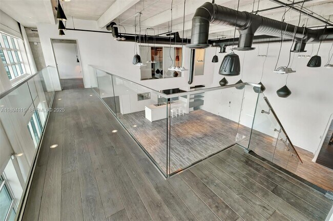 Building Photo - 1749 NE Miami Ct