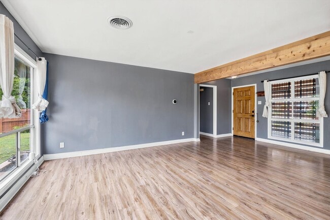 Building Photo - Modern Open Floor Plan