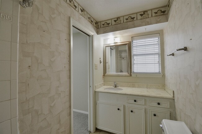 Building Photo - 419 S Starboard St