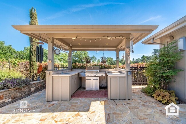 Building Photo - Stunning 3 Bedroom / 3 Bathroom Home Surrounded by Vineyards & Breathtaking Views