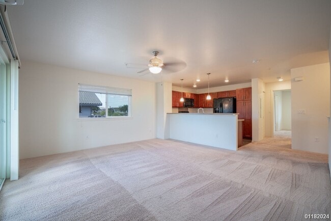 Building Photo - 3bd/2.5ba condo with 2 assigned parking sp...