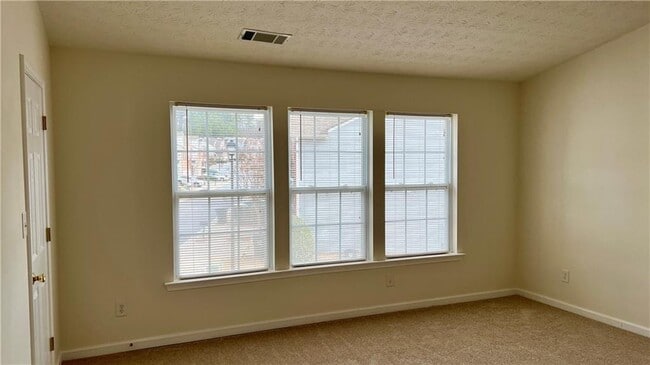 Building Photo - 3900 Dandridge Way NW