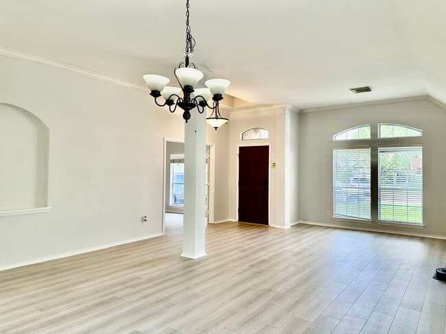 Building Photo - 3131 Valley Ct