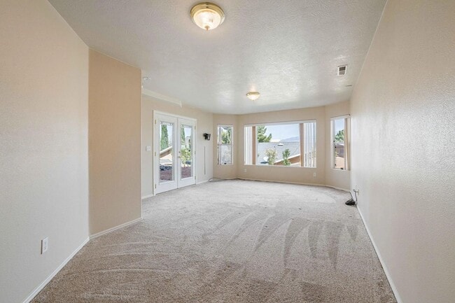 Building Photo - 4 Bedroom Retreat Overlooking Snow Canyon ...