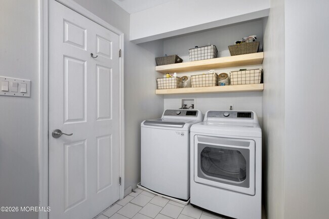 Building Photo - 393 E Virginia Ave