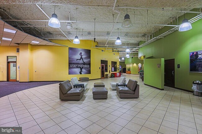 Building Photo - 675 S President St