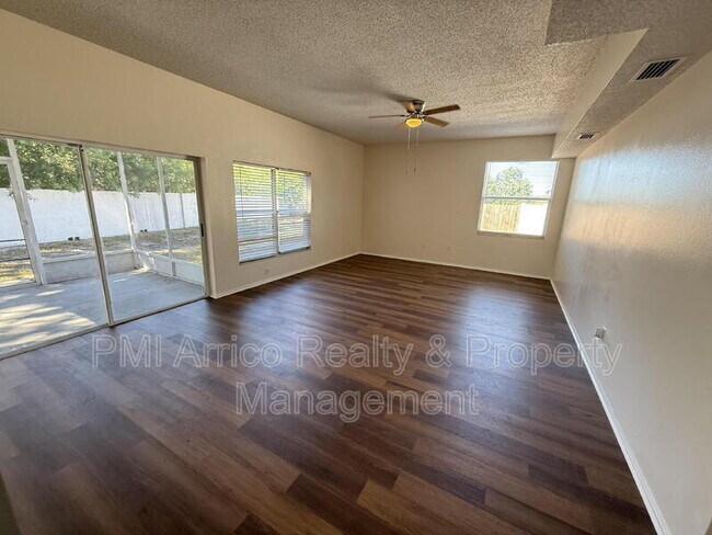 Building Photo - 12653 Longcrest Dr