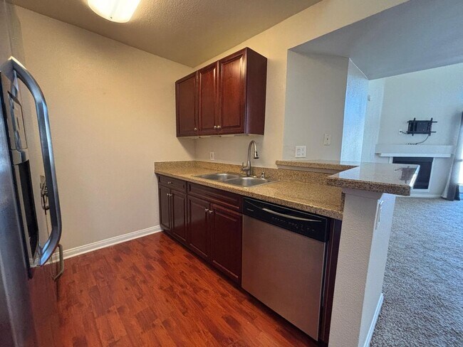 Building Photo - Beautiful 2 Bedroom 2 Bathroom Home in Woodland Hills
